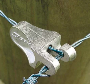 Waratah Gripple T-Clip Medium 20 Pack – fencing wire clips for fast and secure tie-offs on round strainer posts